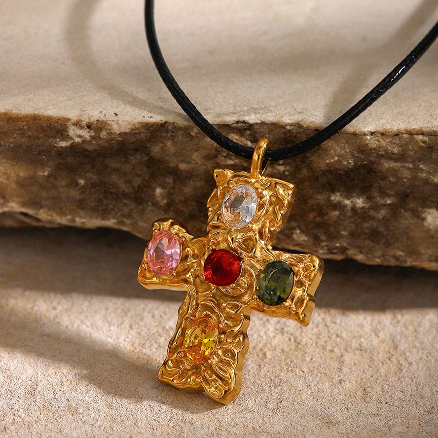 18K gold exquisite dazzling cross inlaid with zircon with hammer pattern design light luxury style necklace