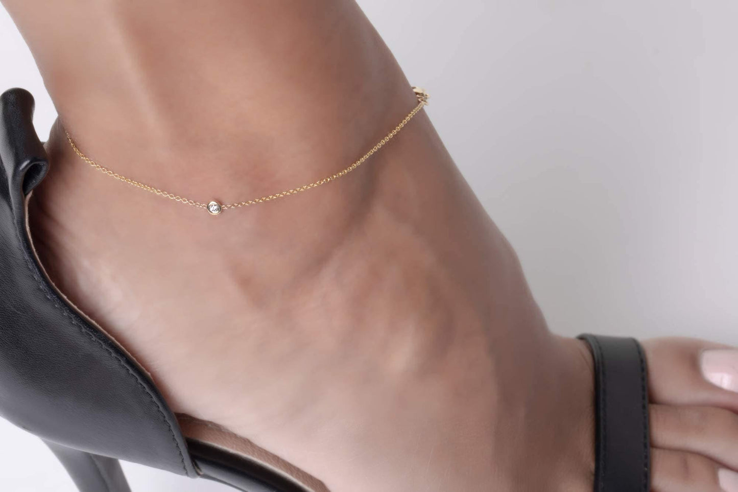 Elegant jewel box DUTY-FREE Women Diamond anklet in solid Gold 9k, 14k, & 18k, Dainty solitaire Anklet for women, solitaire Body chain, unique diamond Bridesmaid gift