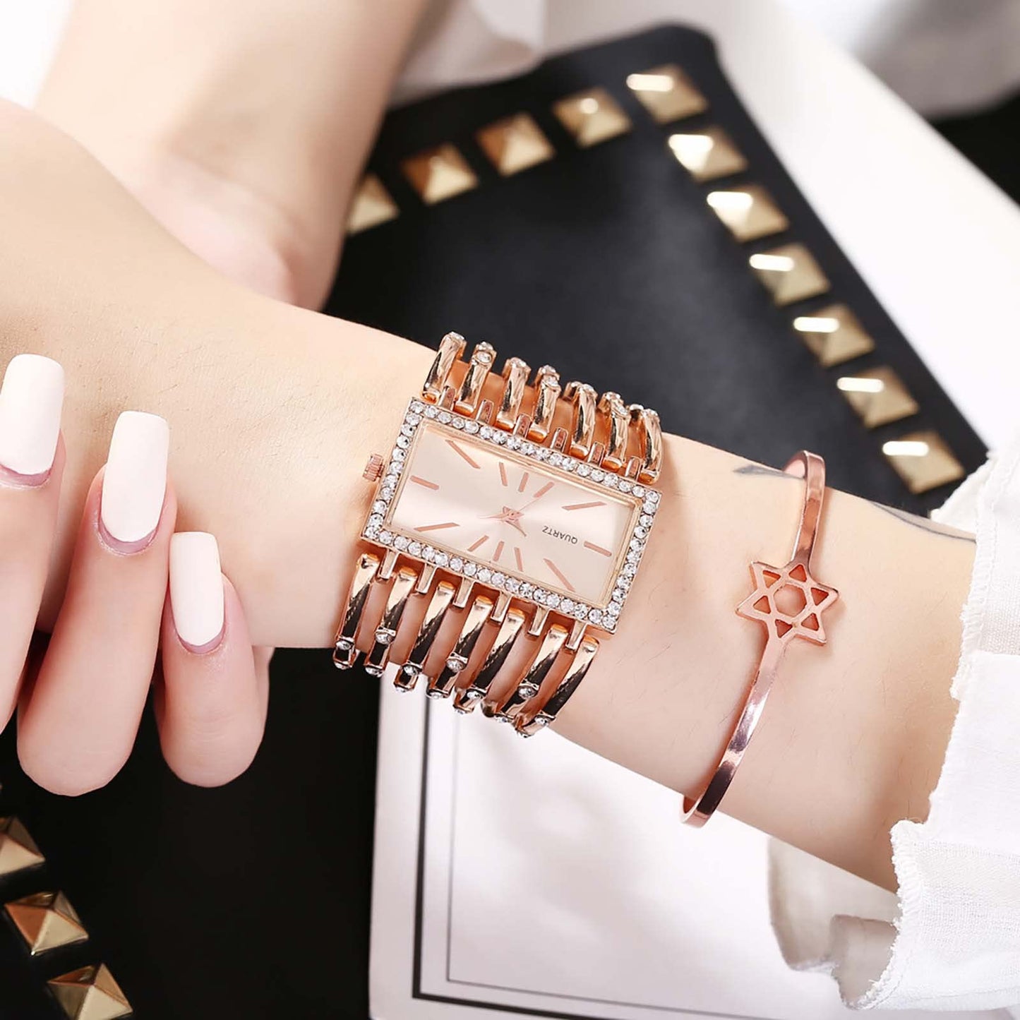 Trendy Rhinestone Ladies Steel Bracelet Watch Fashion Europe And The United States Style Quartz Square Female Watch Stretch Watch (Rose Gold, One Size)