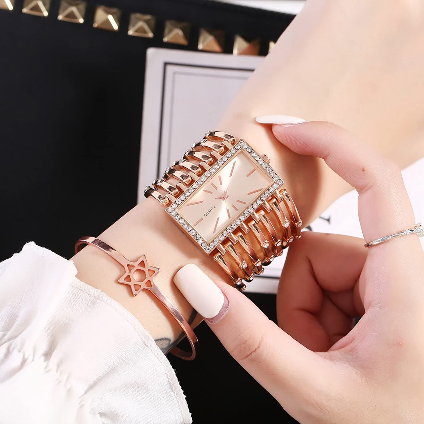 Trendy Rhinestone Ladies Steel Bracelet Watch Fashion Europe And The United States Style Quartz Square Female Watch Stretch Watch (Rose Gold, One Size)