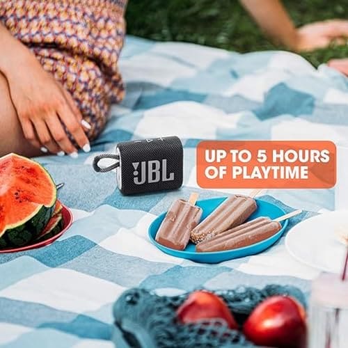 JBL GO 3 - Wireless Bluetooth portable speaker, 5 Hours of Playtime, integrated loop for travel with USB C charging cable, in black